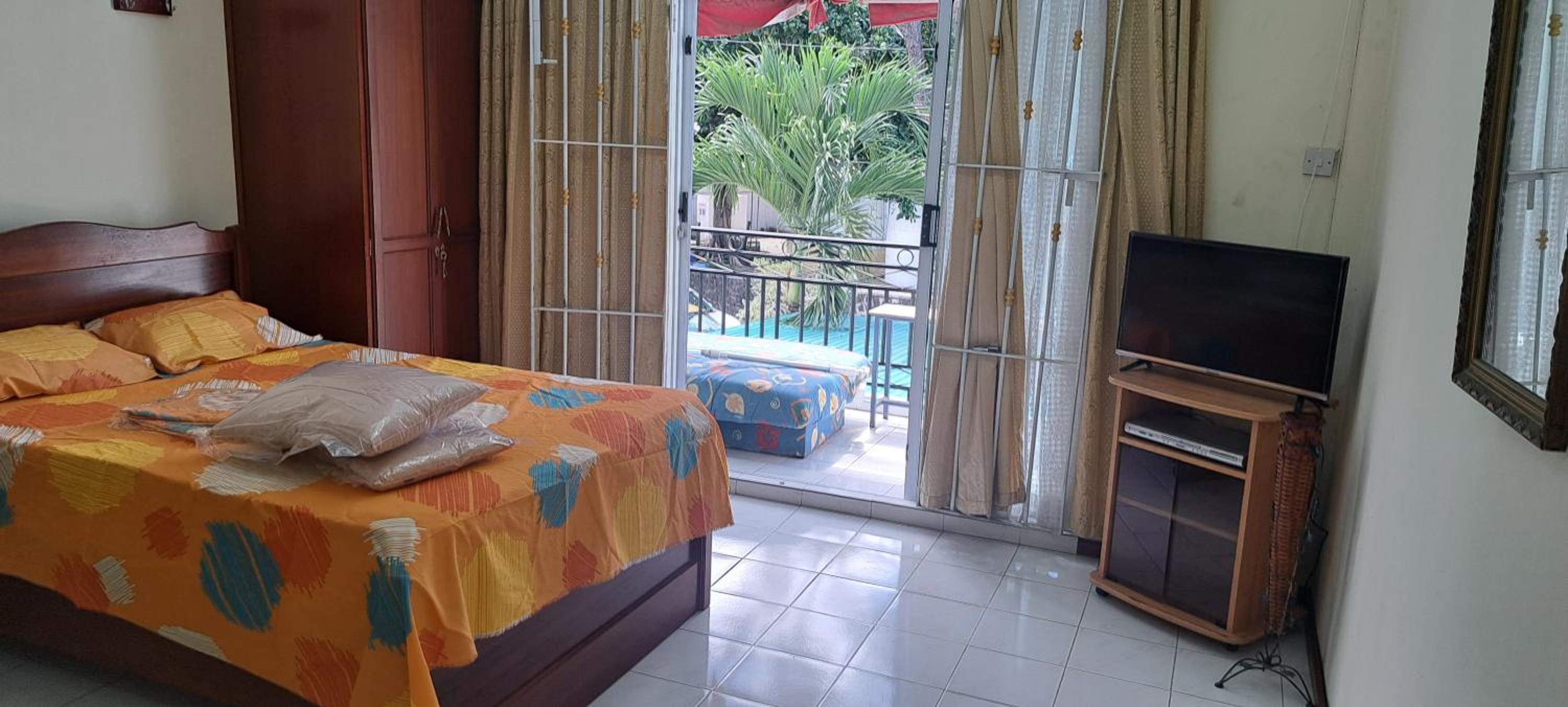 Sea Facing one bedroom appartment Pereybere view 5
