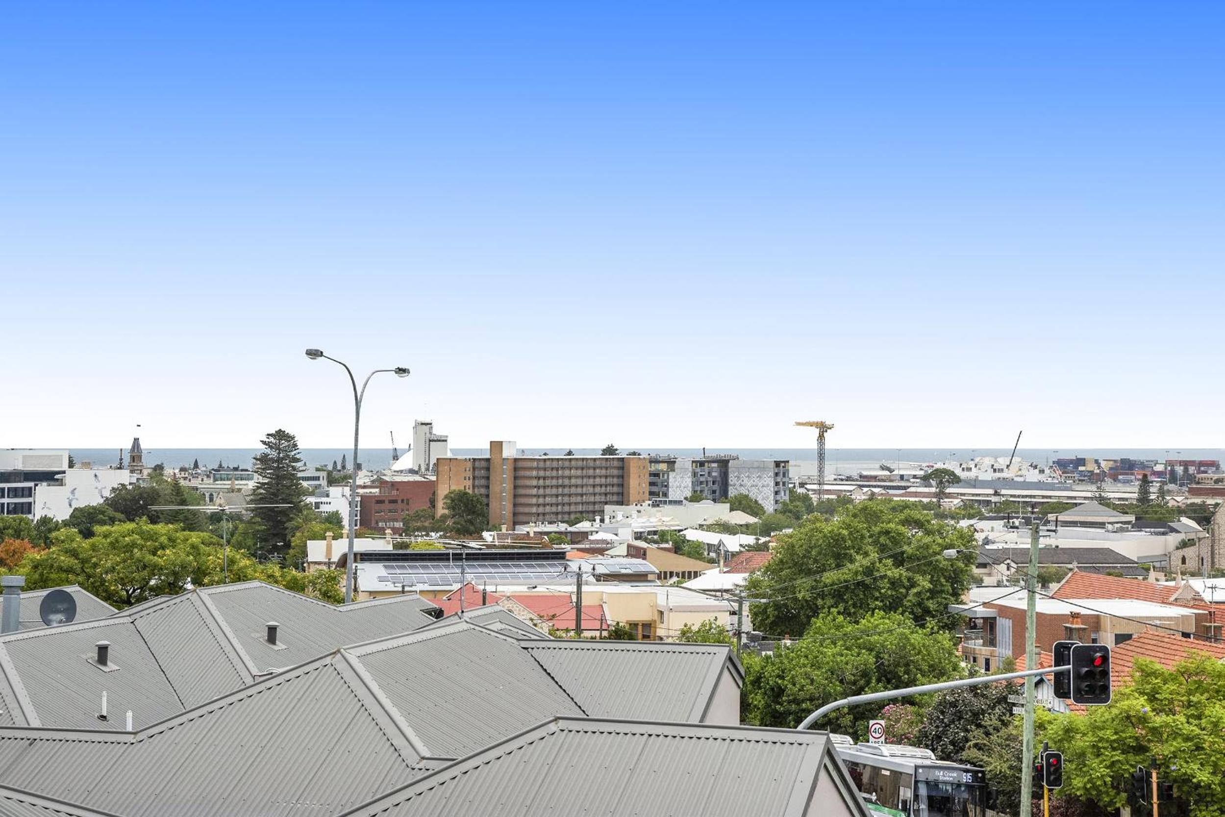 Apartment 201 - Fremantle studio apartment with ocean and harbour views view 3