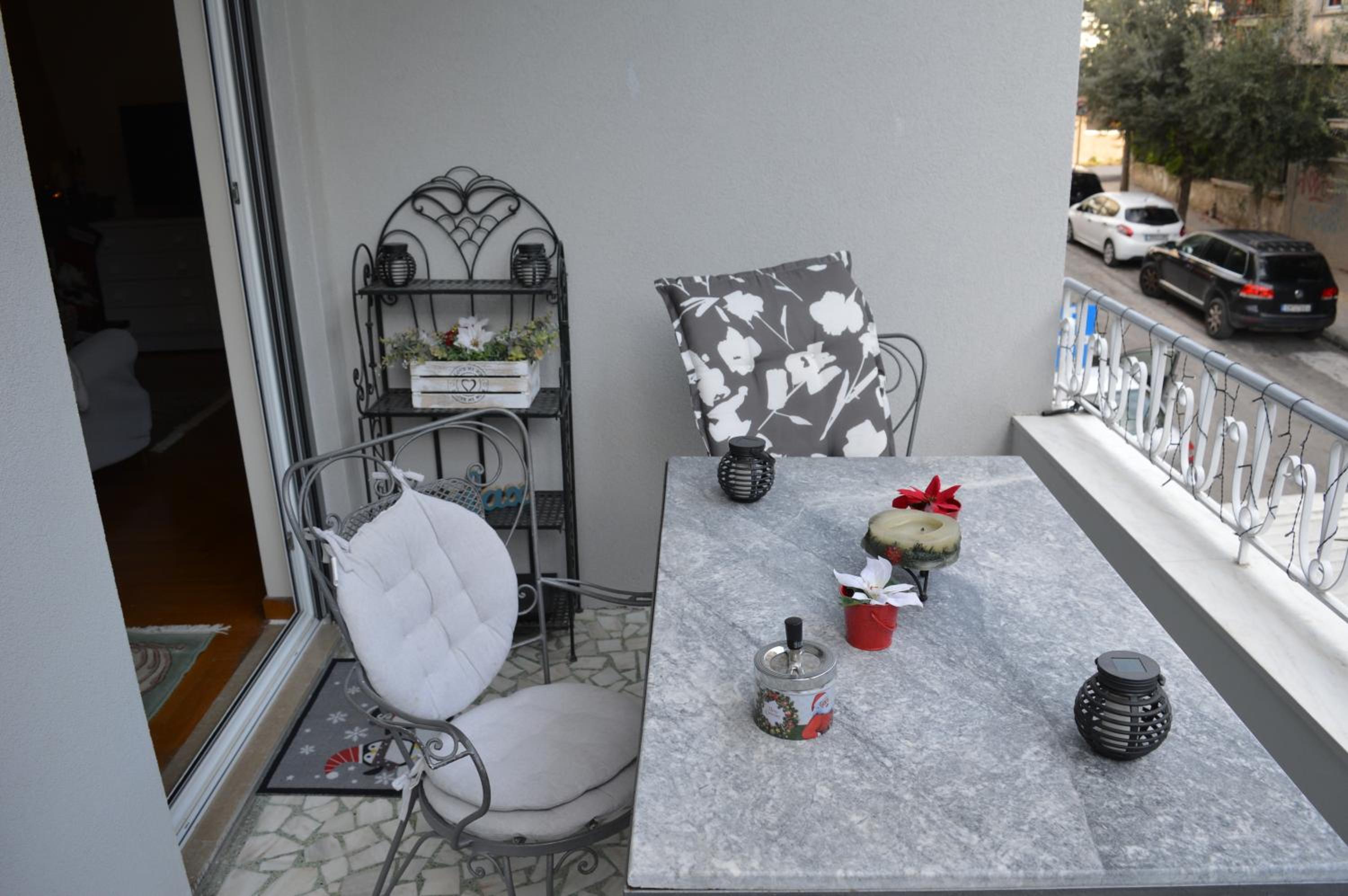 Classy apt. Sokratous