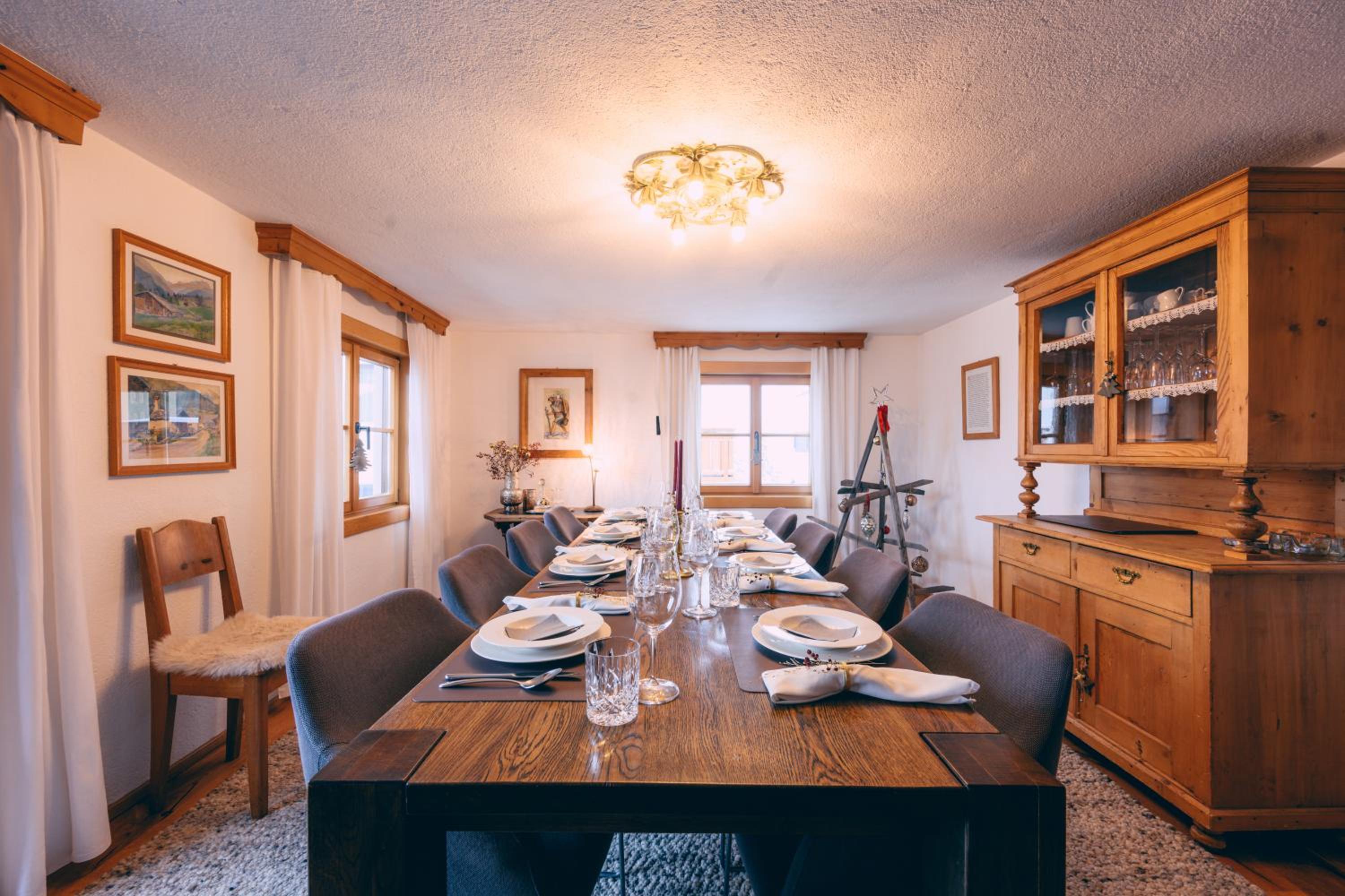 Chalet-Apartment für 9 bis 10 Personen zentral & ruhig 2 Min zur Galzigbahn Sankt Anton