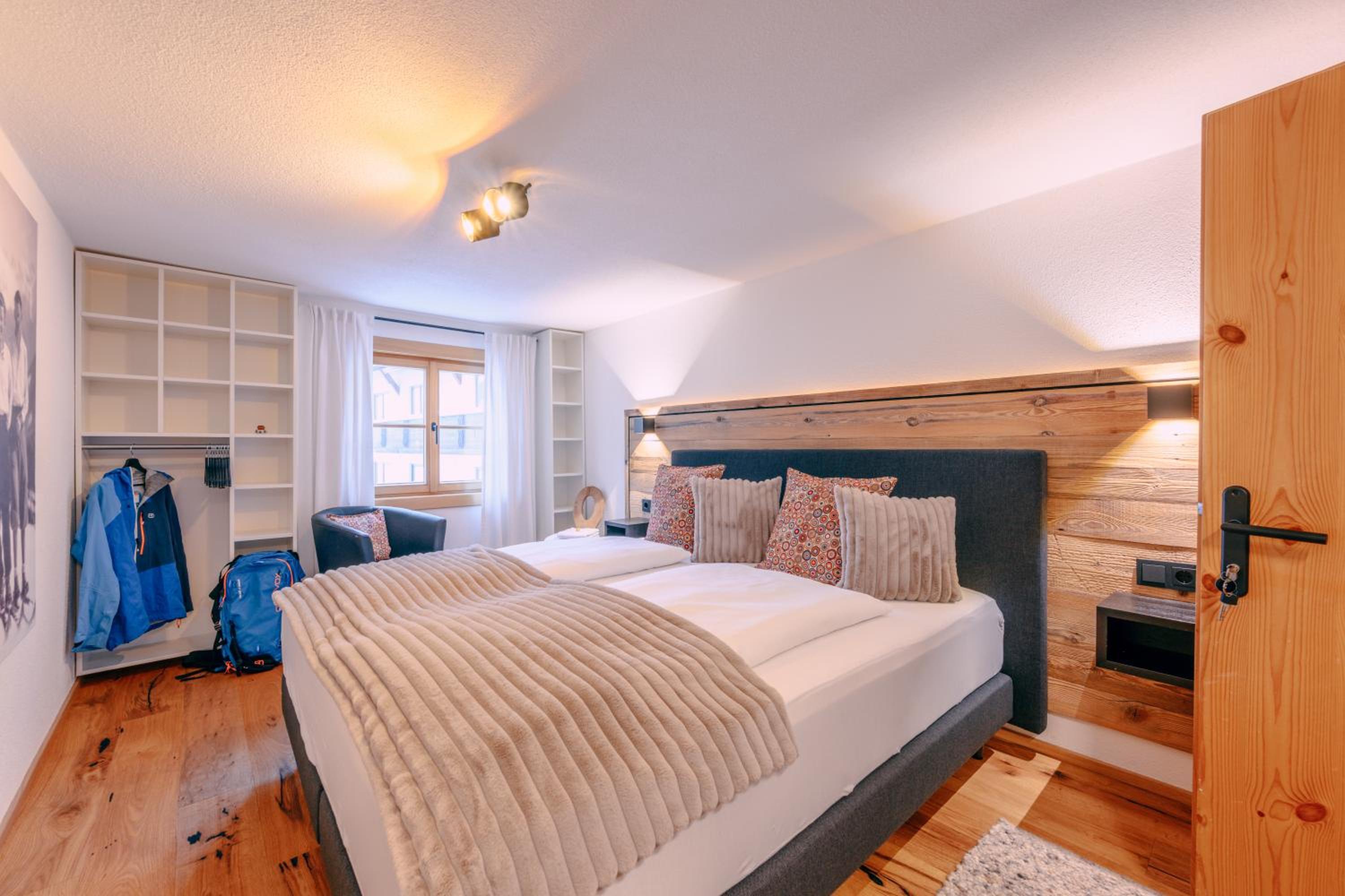 Chalet-Apartment für 9 bis 10 Personen zentral & ruhig 2 Min zur Galzigbahn Sankt Anton
