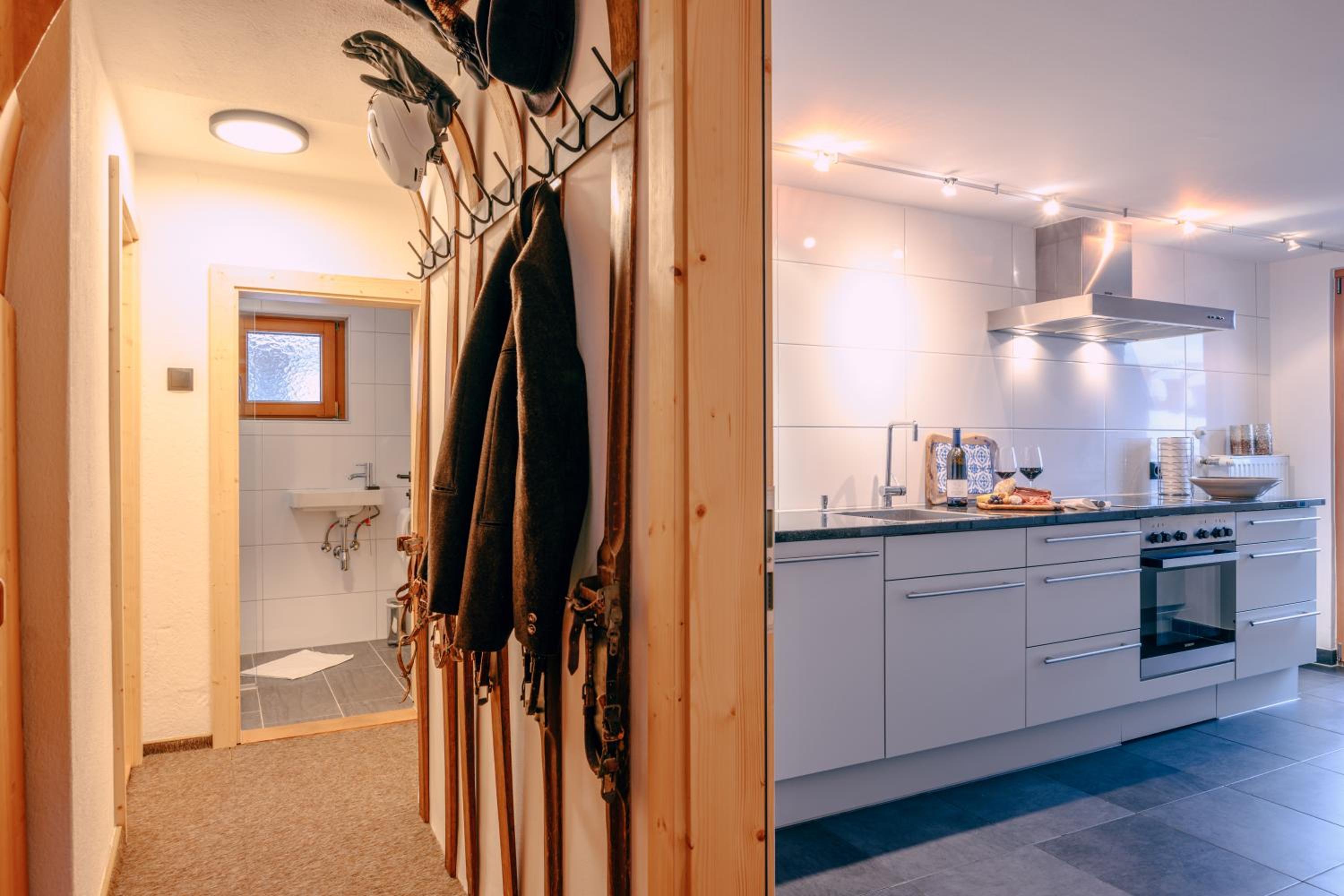 Chalet-Apartment für 9 bis 10 Personen zentral & ruhig 2 Min zur Galzigbahn Sankt Anton