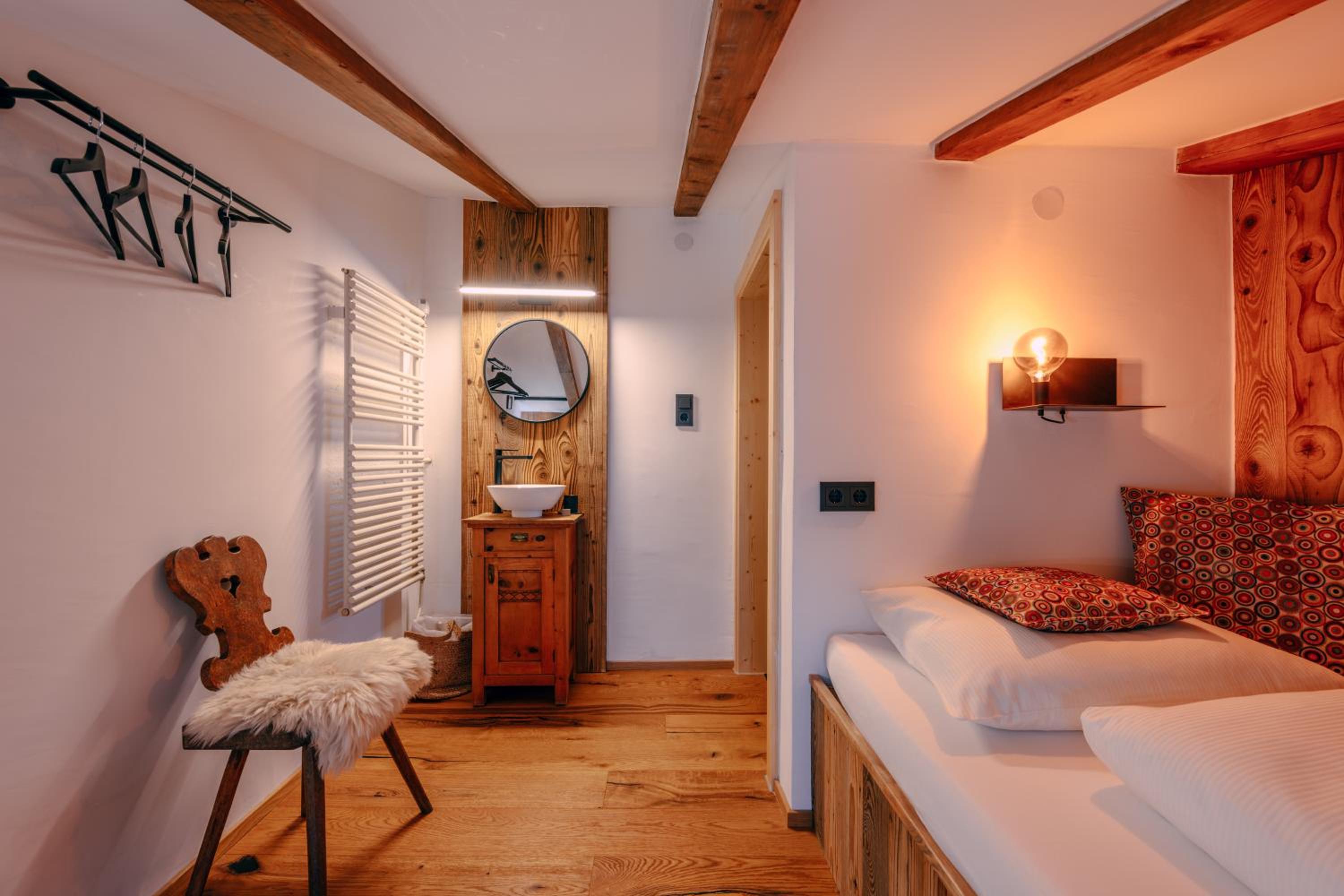 Chalet-Apartment für 9 bis 10 Personen zentral & ruhig 2 Min zur Galzigbahn Sankt Anton