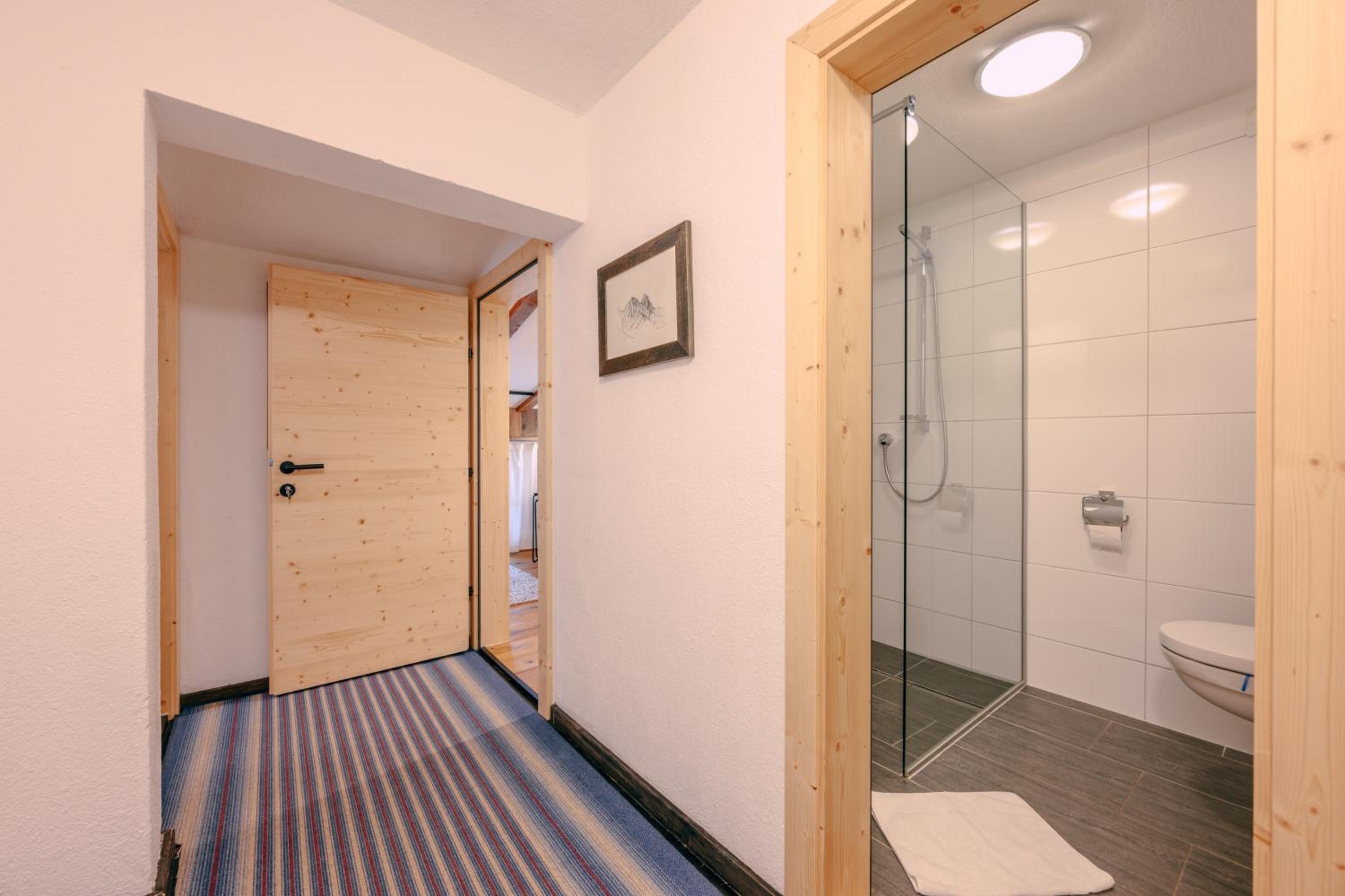 Chalet-Apartment für 9 bis 10 Personen zentral & ruhig 2 Min zur Galzigbahn Sankt Anton
