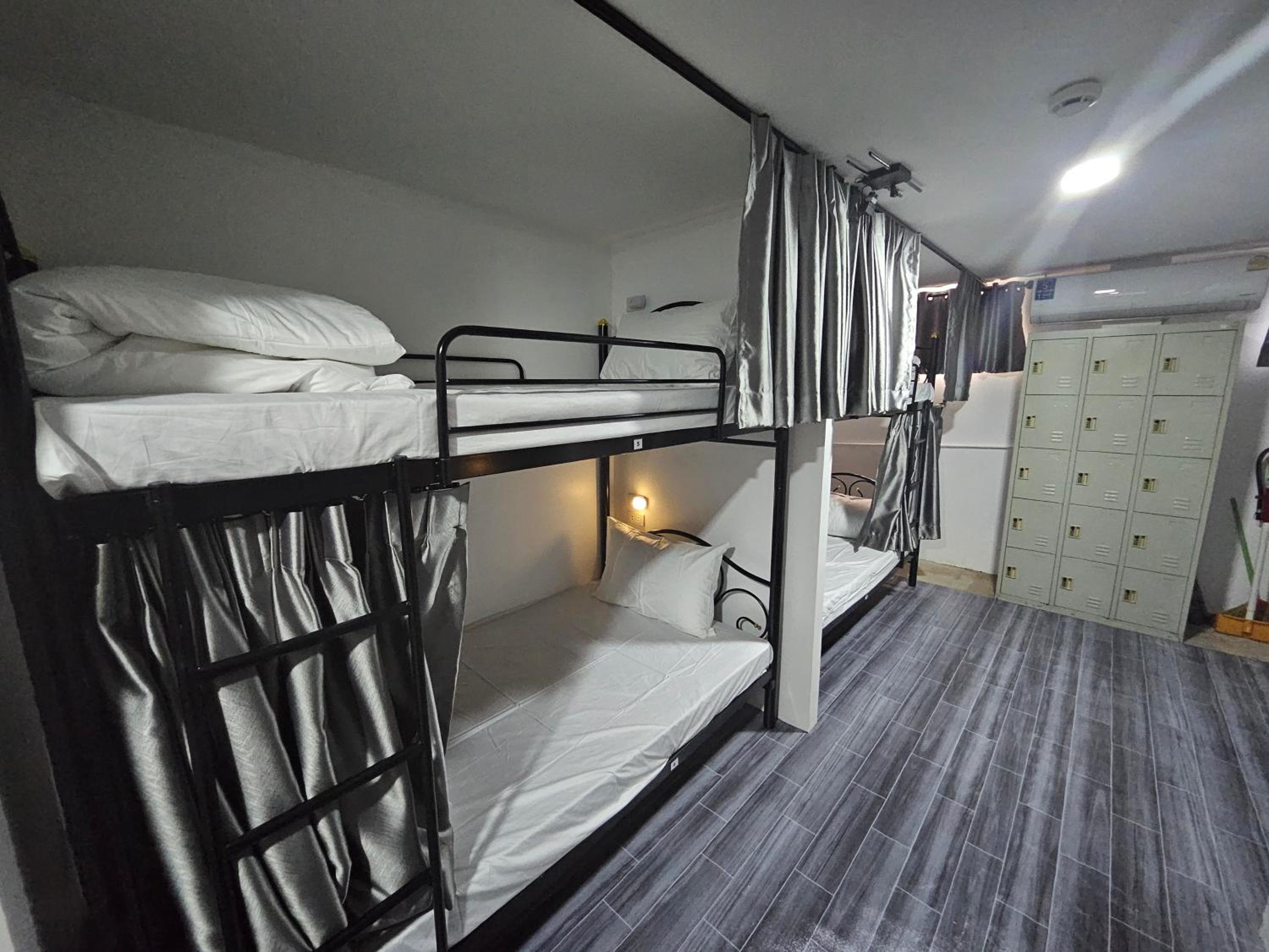 Jomtien Beach Hostel - Soi 7 Prime Spot - 200m to Beach next to Food Market
