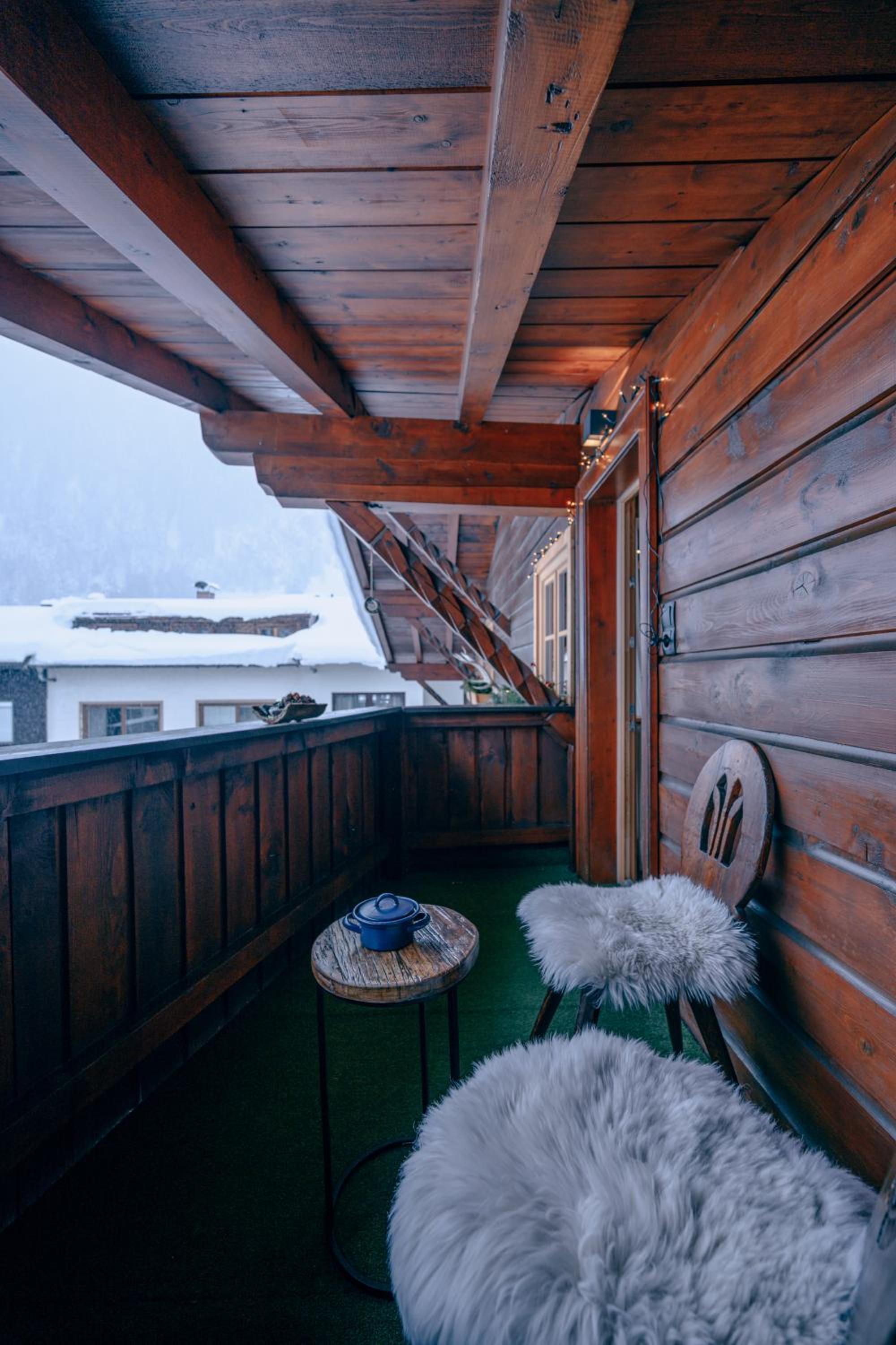 Chalet-Apartment für 9 bis 10 Personen zentral & ruhig 2 Min zur Galzigbahn Sankt Anton