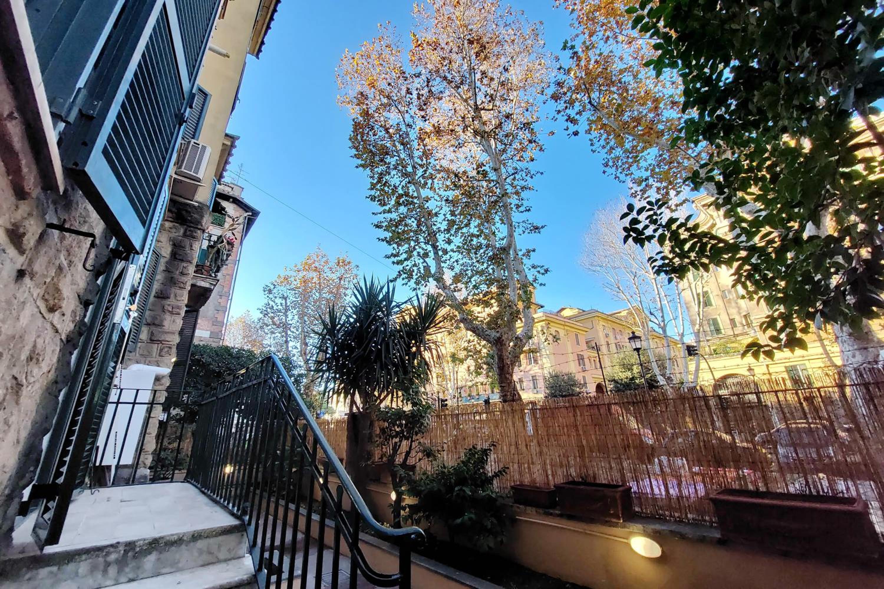 YCH-Brand new Vatican flat with terrace