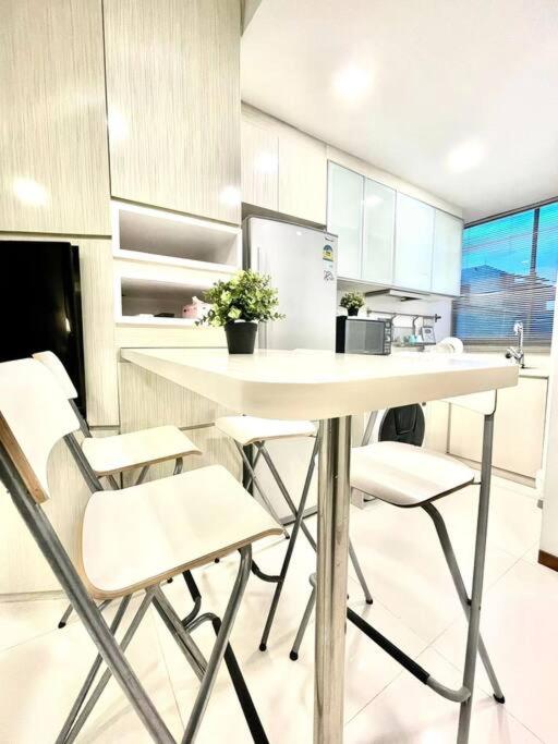 Centrally-located Cozy Apt Near 3 MRT Lines