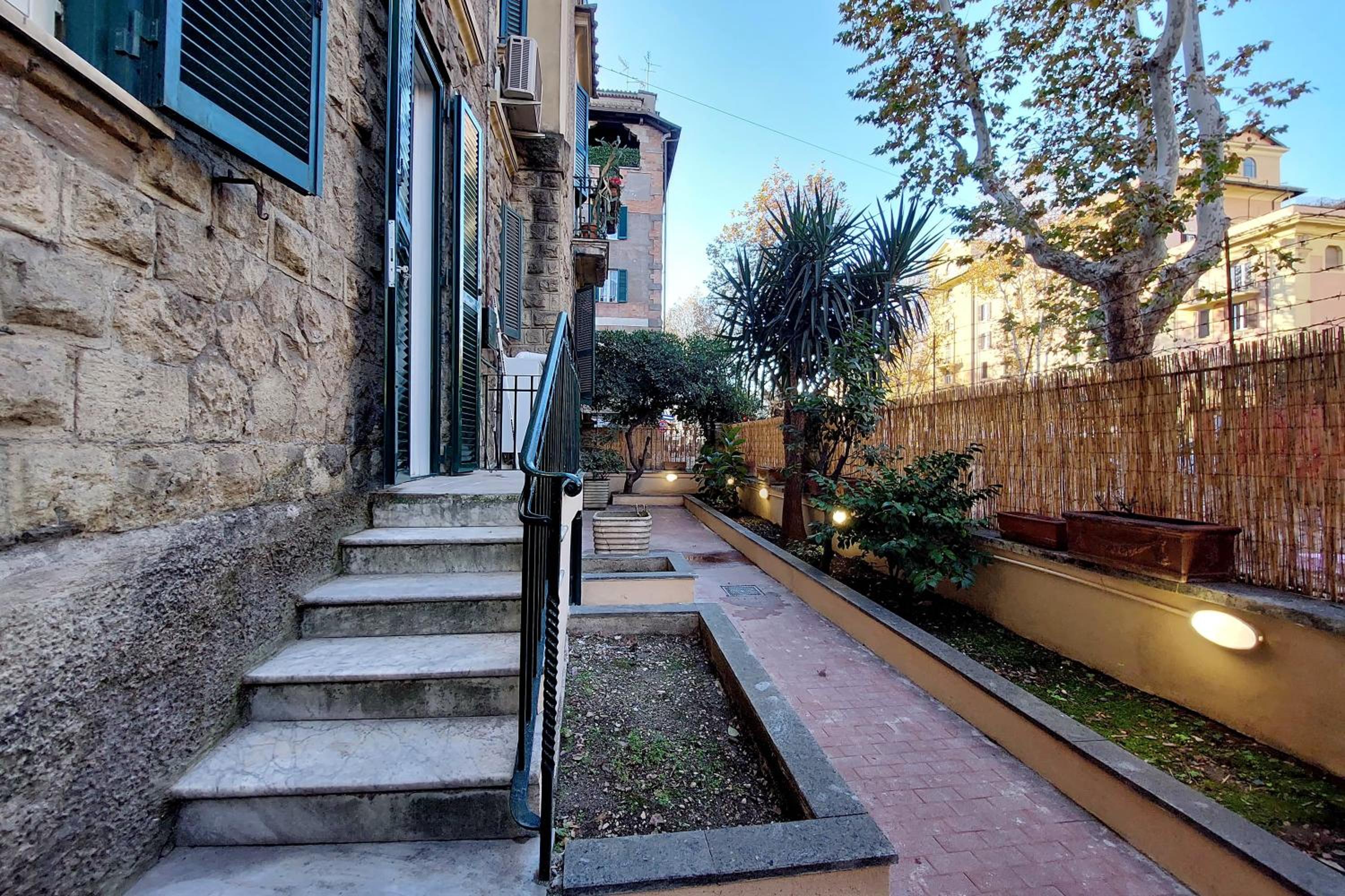 YCH-Brand new Vatican flat with terrace