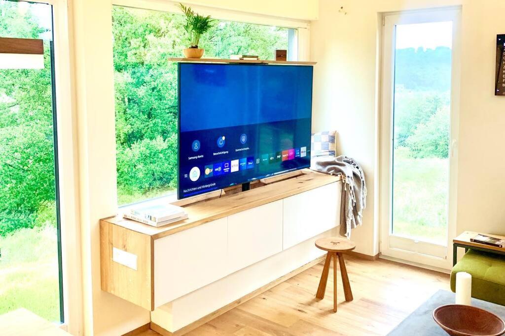 Tinyhouse Minimalus Panorama Schlafloft im Grünen