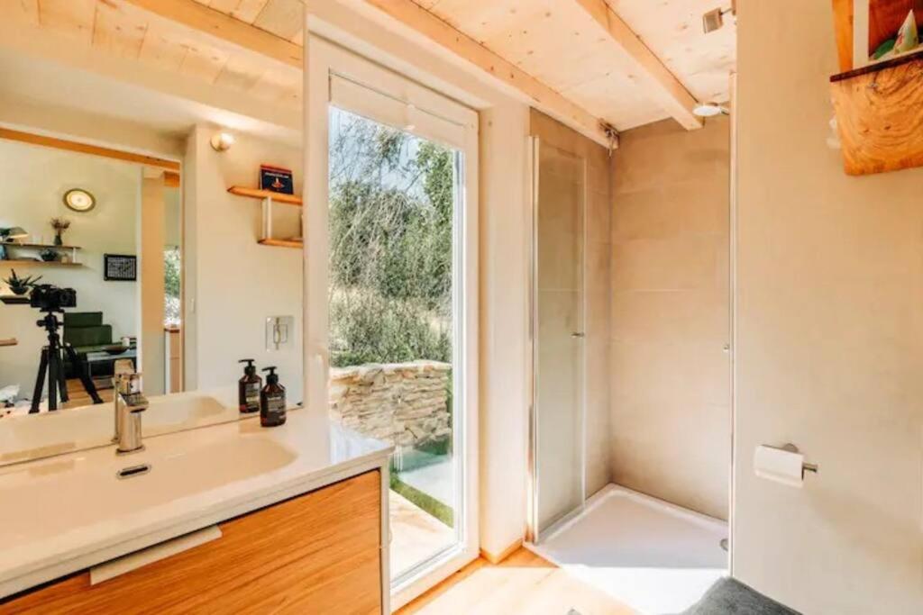 Tinyhouse Minimalus Panorama Schlafloft im Grünen
