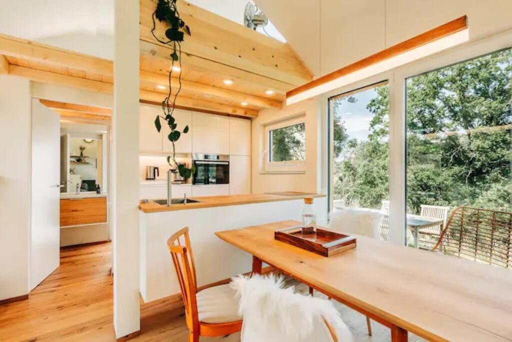 Tinyhouse Minimalus Panorama Schlafloft im Grünen