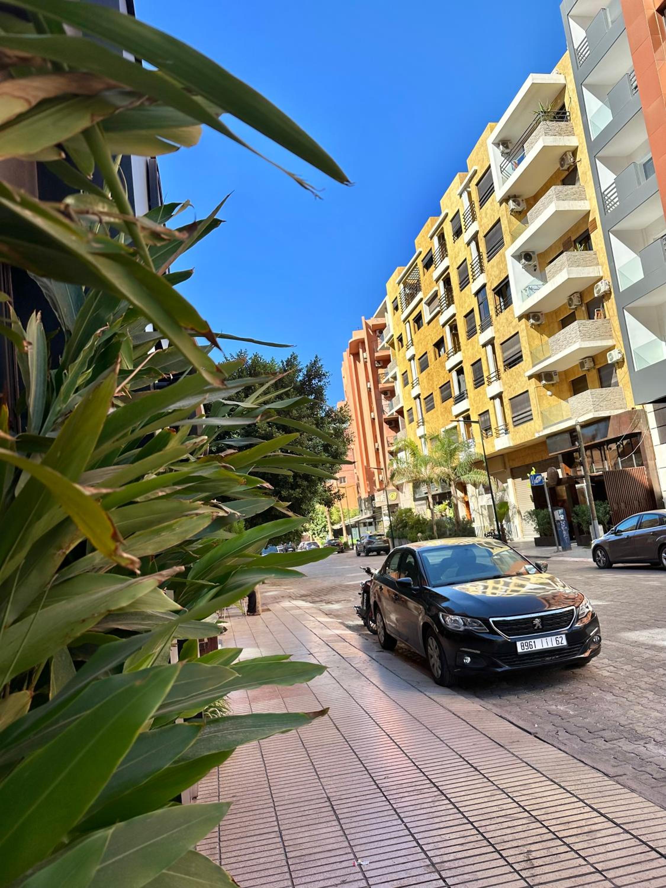 Modern 3-Bedroom apartment with Balcony-Central Gueliz Marrakech