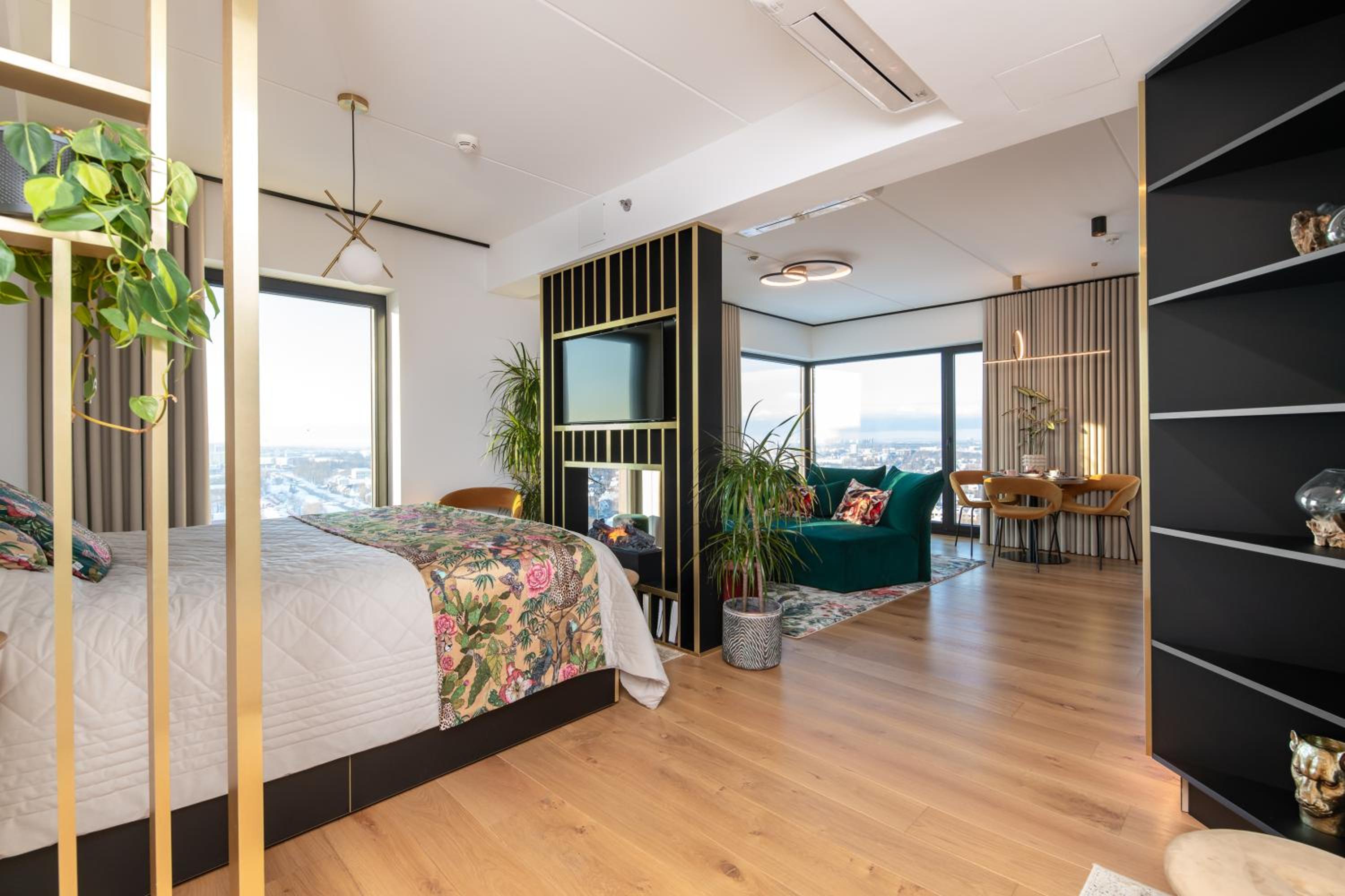 Luxury sea view studio apartment in a skyscraper! view 5