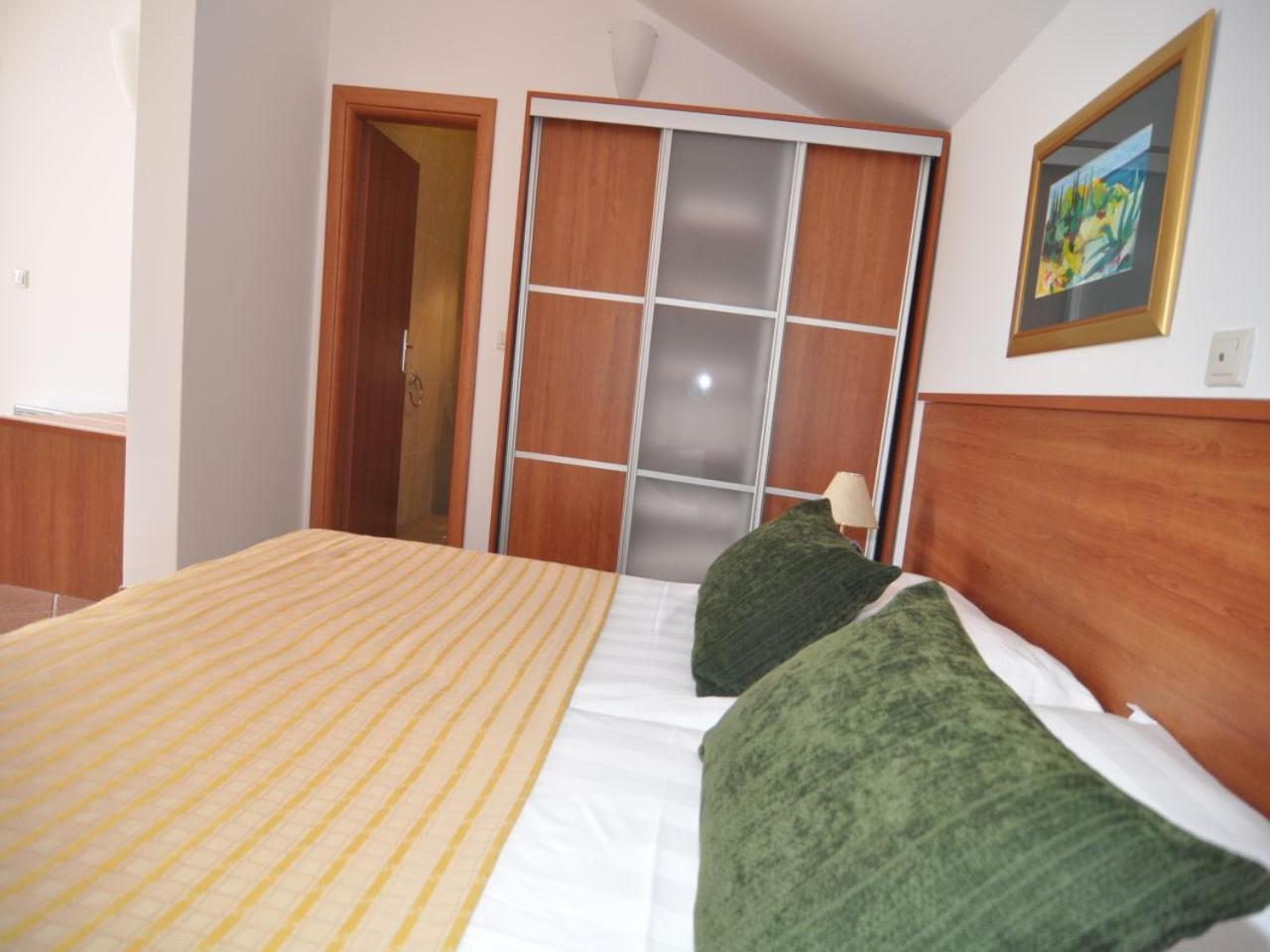 Holiday home Marina- beachfront, sea view and free parking view 4