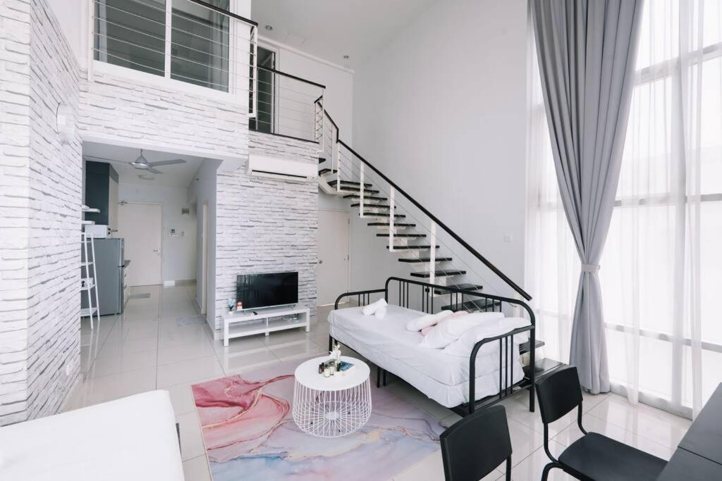 NEW Maritime Luxury Pool View Duplex Suite 601 photo 5