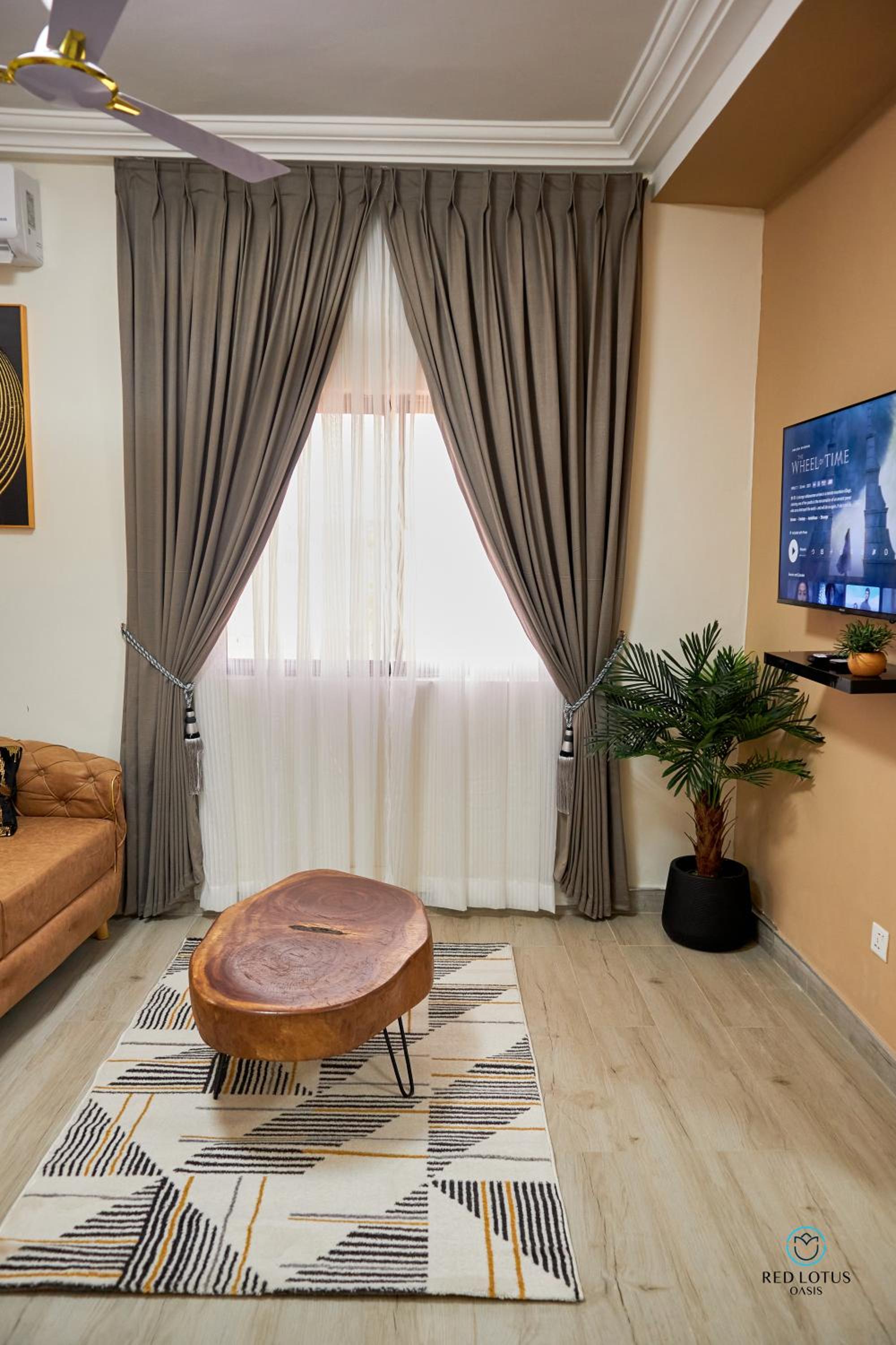 Charming Rooftop Apartments- Strong Wi-Fi & 40percent Long-stay Disc