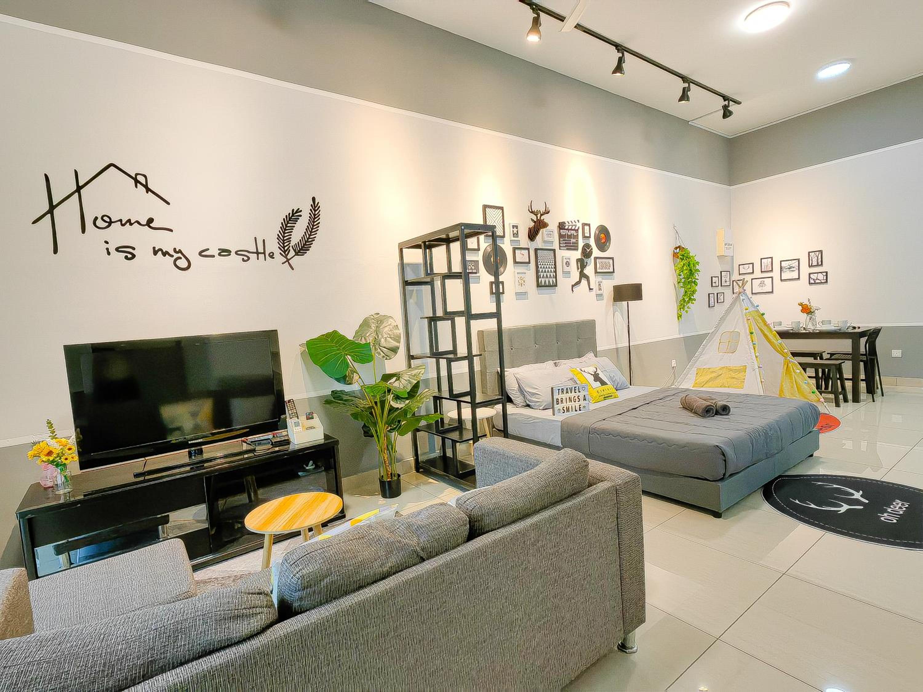 Austin Manhattan, 2BR, water park, Jaya Groccer