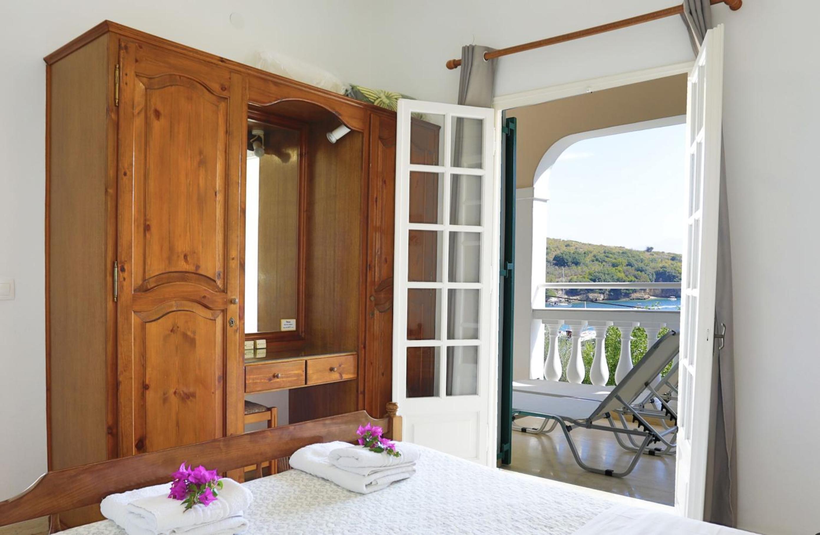 Evanna House in Saint Stephanos photo 3