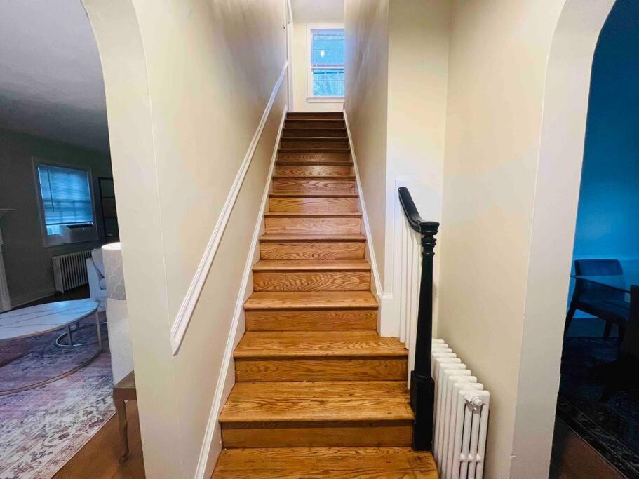 Lux 4 Bed Home w/ Parking Walk to Bethesda Metro!