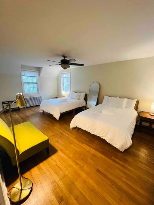 Lux 4 Bed Home w/ Parking Walk to Bethesda Metro!