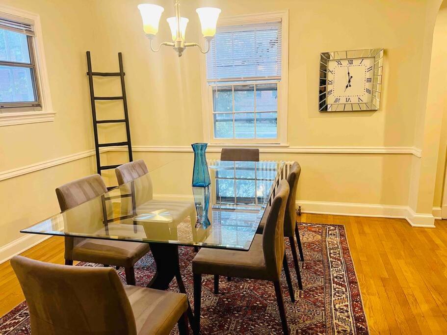 Lux 4 Bed Home w/ Parking Walk to Bethesda Metro!