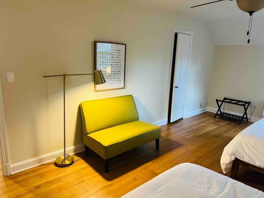 Lux 4 Bed Home w/ Parking Walk to Bethesda Metro!