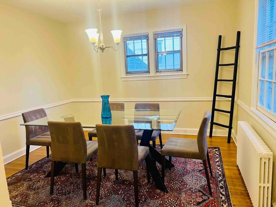Lux 4 Bed Home w/ Parking Walk to Bethesda Metro!