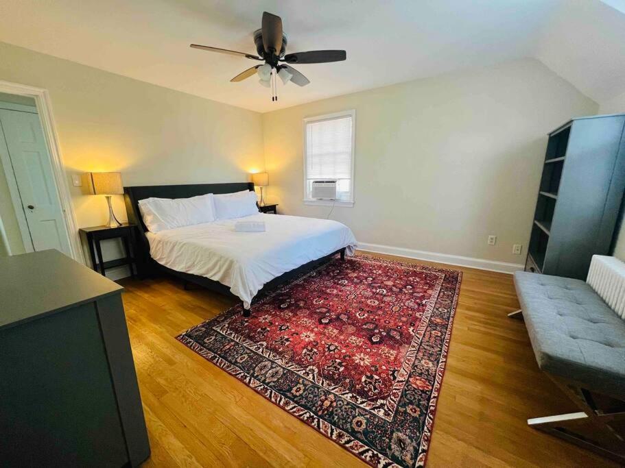Lux 4 Bed Home w/ Parking Walk to Bethesda Metro!, photo 22