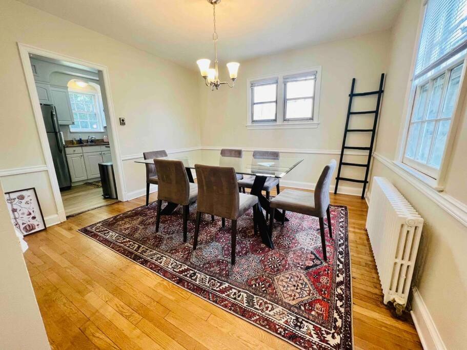 Lux 4 Bed Home w/ Parking Walk to Bethesda Metro!