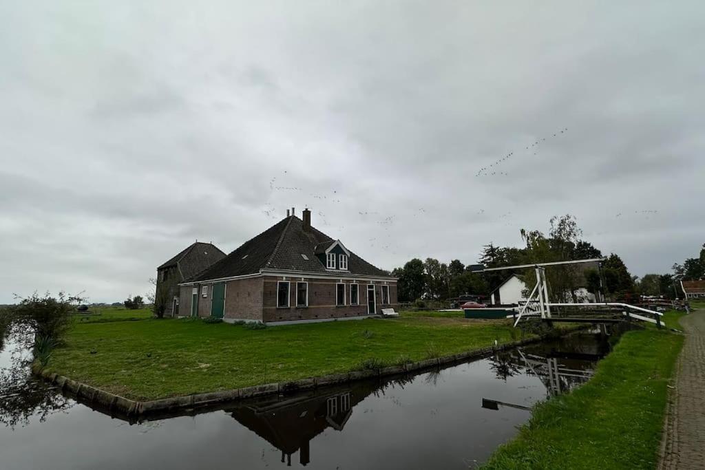 Beautiful farmhouse near Amsterdam center