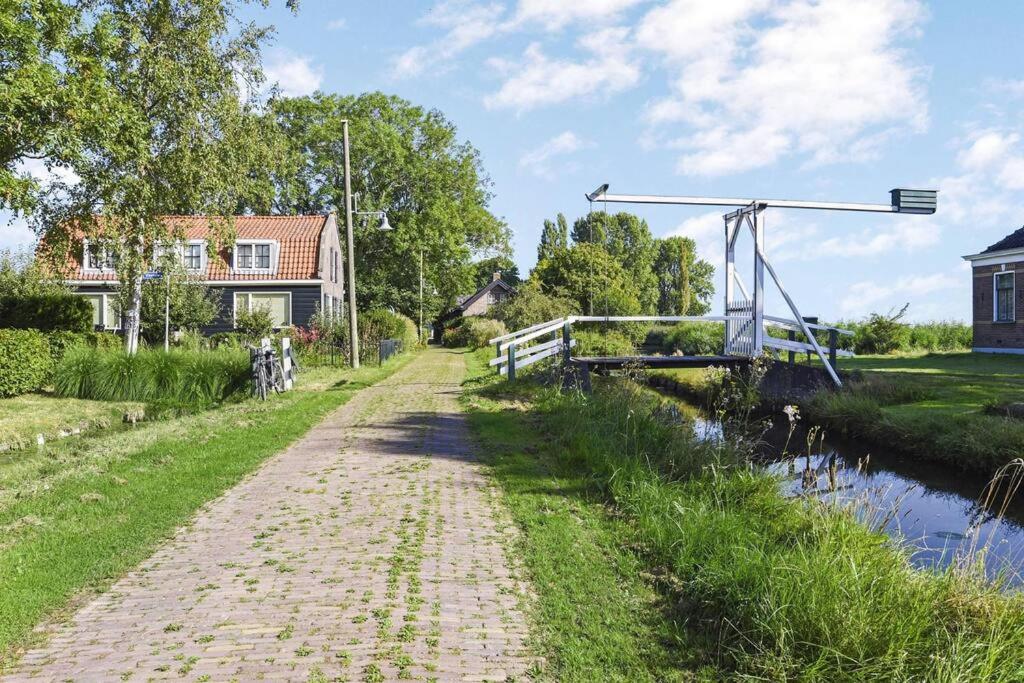 Beautiful farmhouse near Amsterdam center