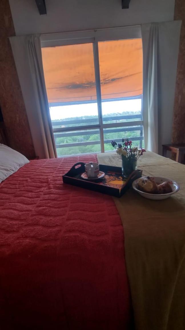 Casa Hebe - En las sierras de Córdoba - cuenta con tres habitaciones y capacidad para 8 personas, tranquila con increibles vistas