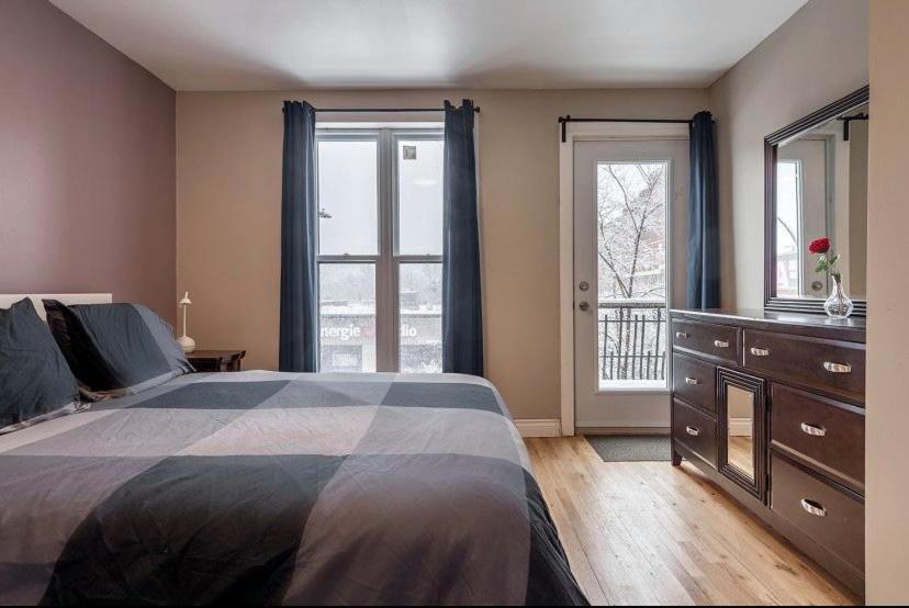 5-STAR Prime Location - Bright Condo