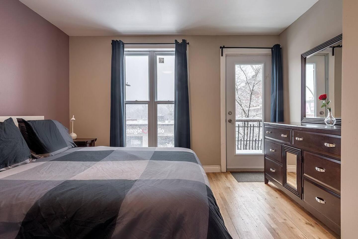 5-STAR Prime Location - Bright Condo