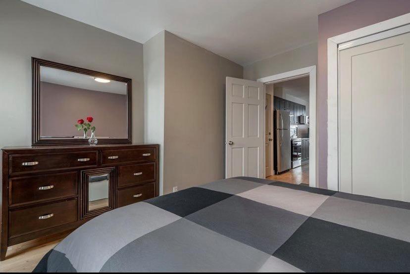 5-STAR Prime Location - Bright Condo