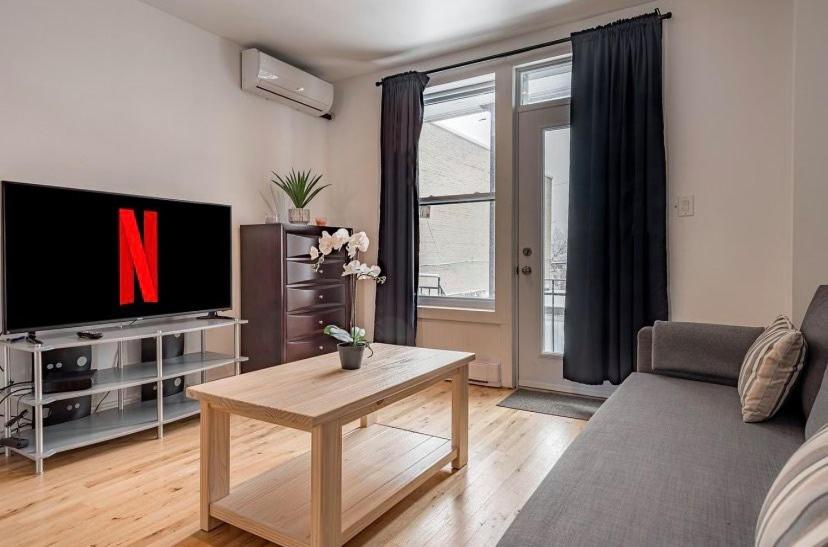 5-STAR Prime Location - Bright Condo