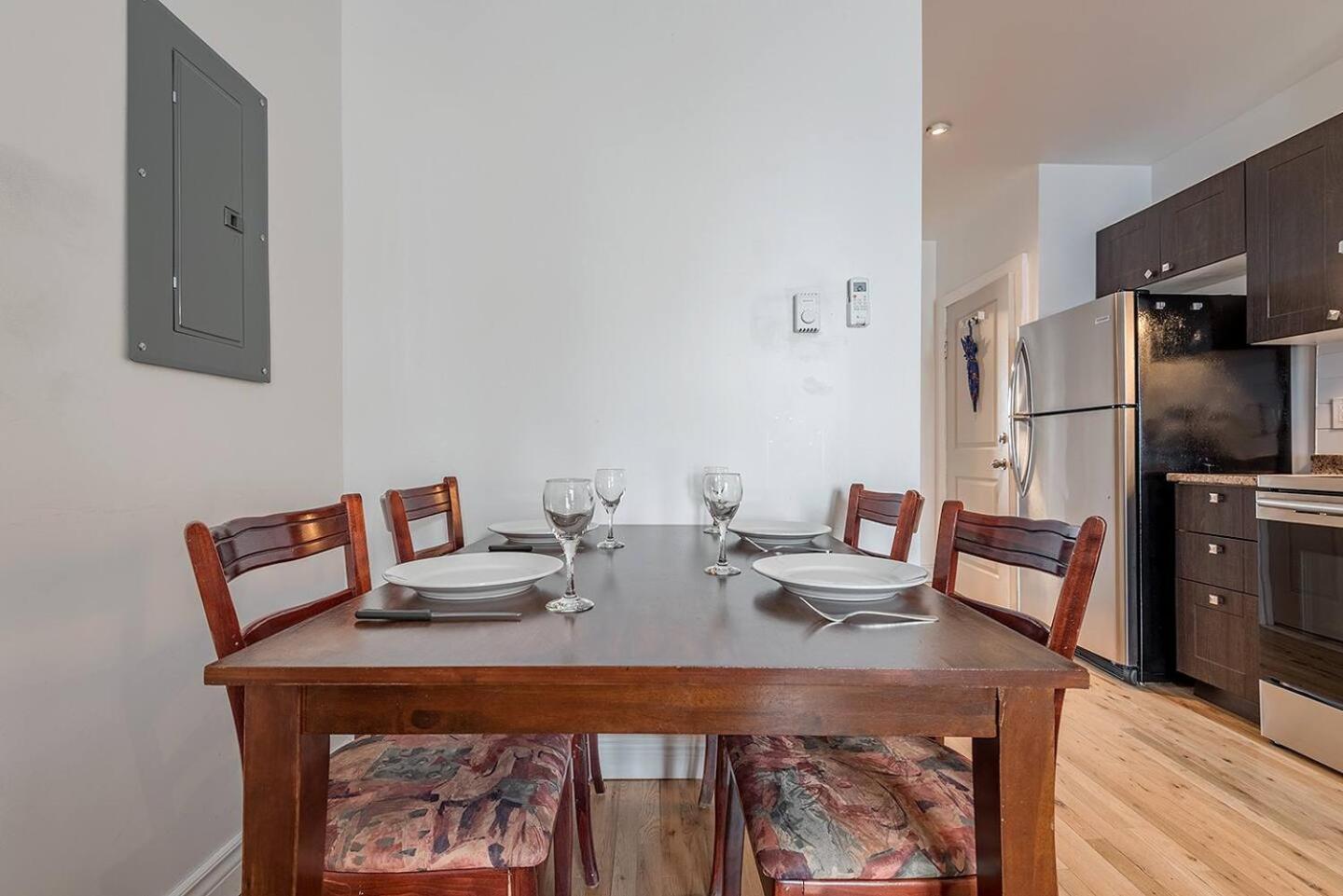 5-STAR Prime Location - Bright Condo