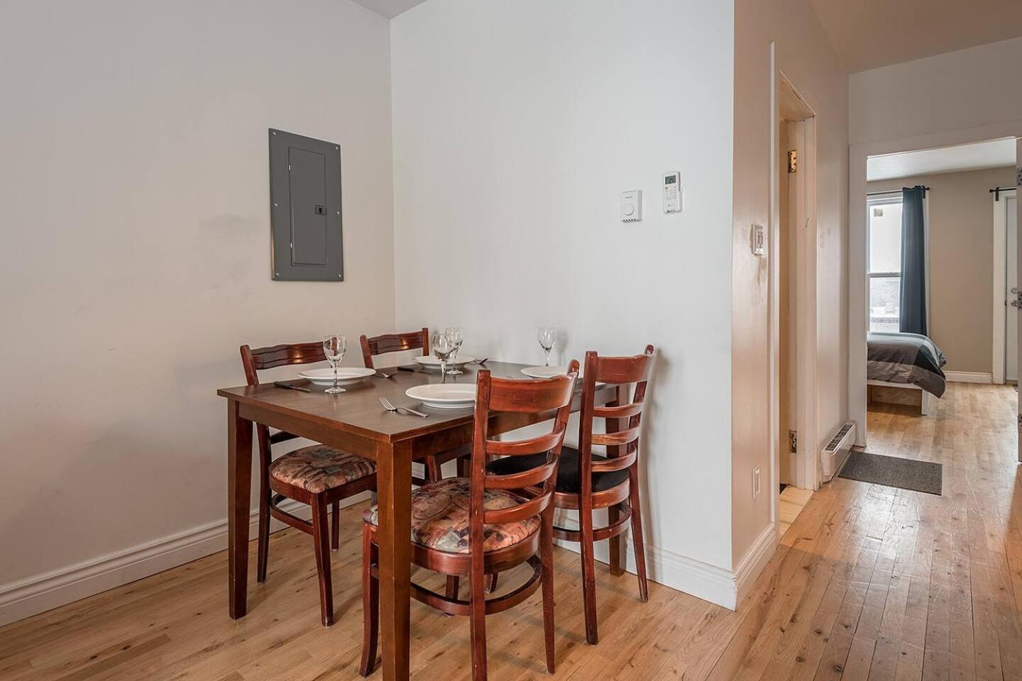 5-STAR Prime Location - Bright Condo