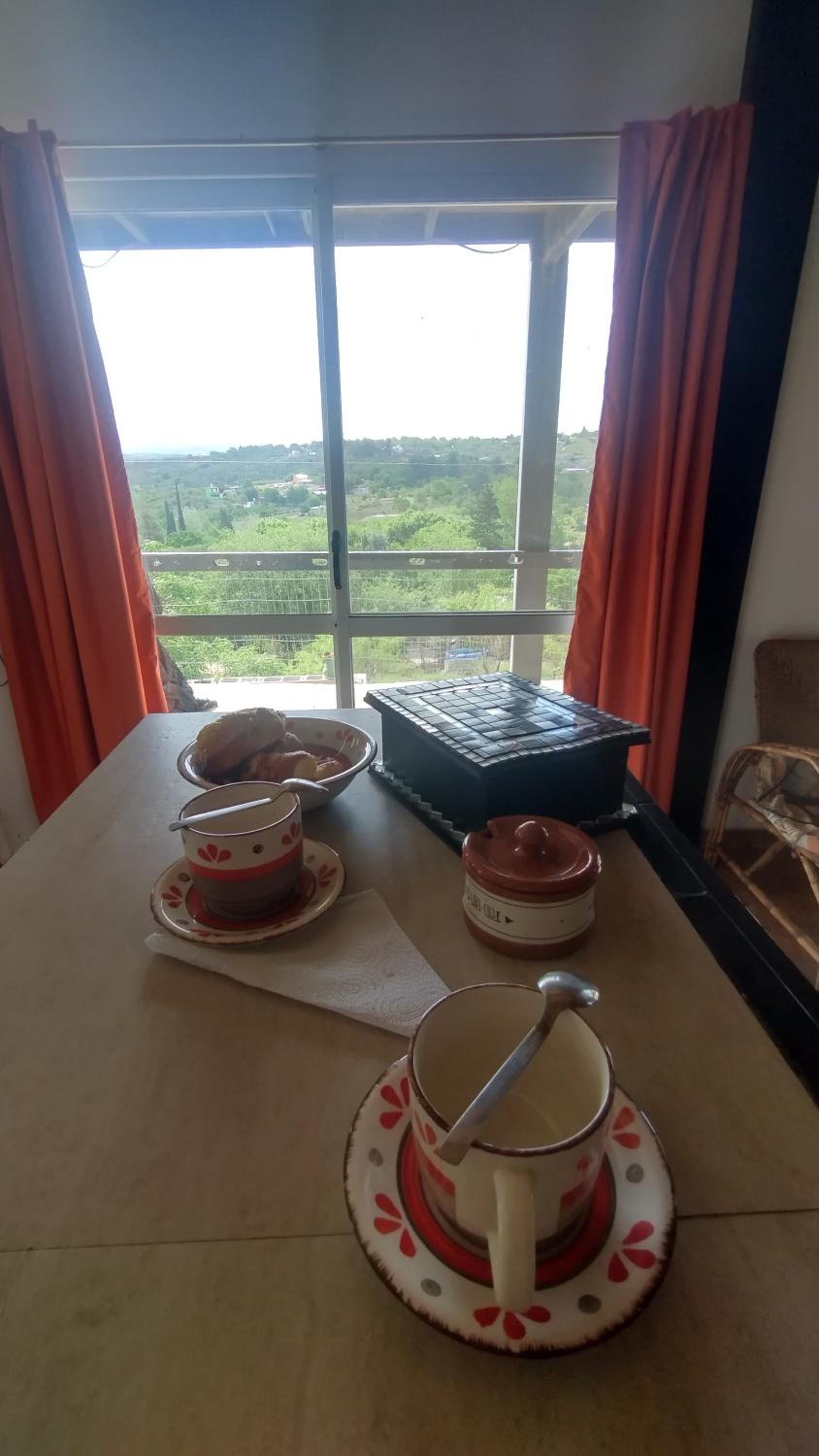 Casa Hebe - En las sierras de Córdoba - cuenta con tres habitaciones y capacidad para 8 personas, tranquila con increibles vistas