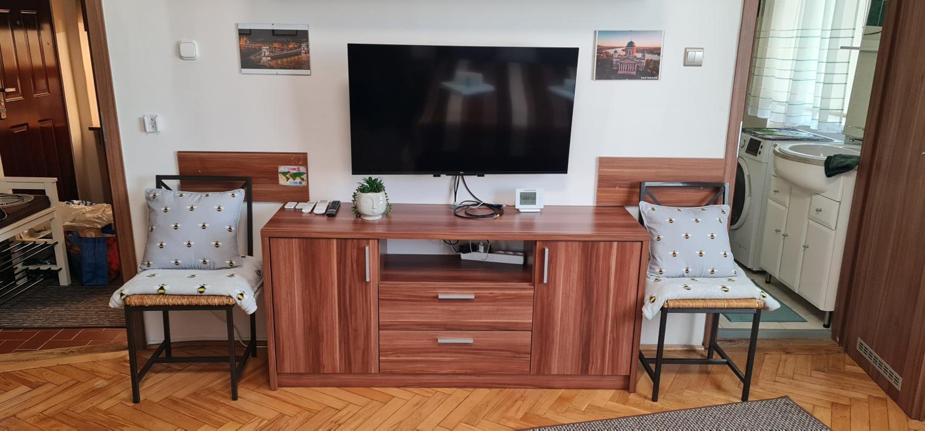 BumbleBee Apartment with AC