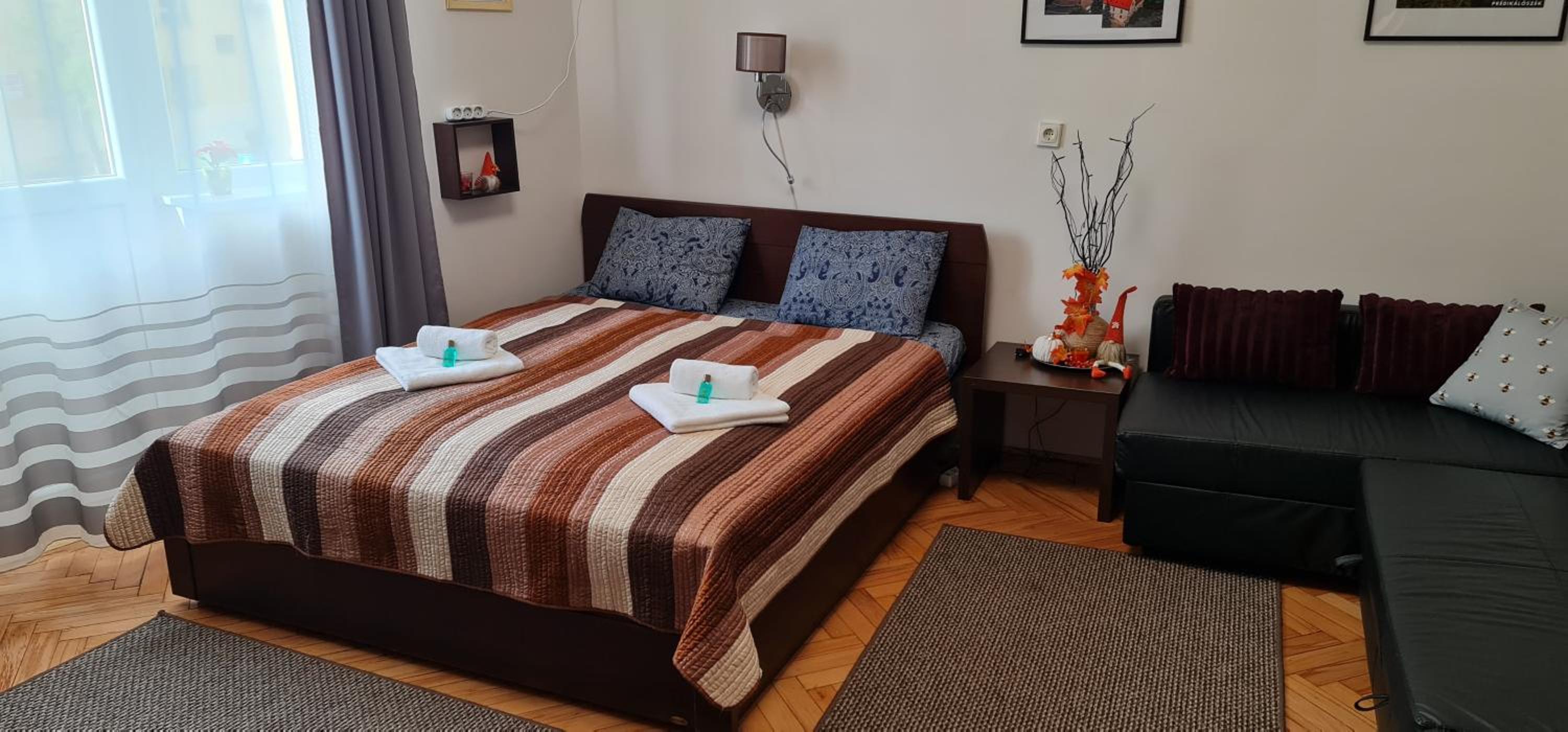BumbleBee Apartment with AC