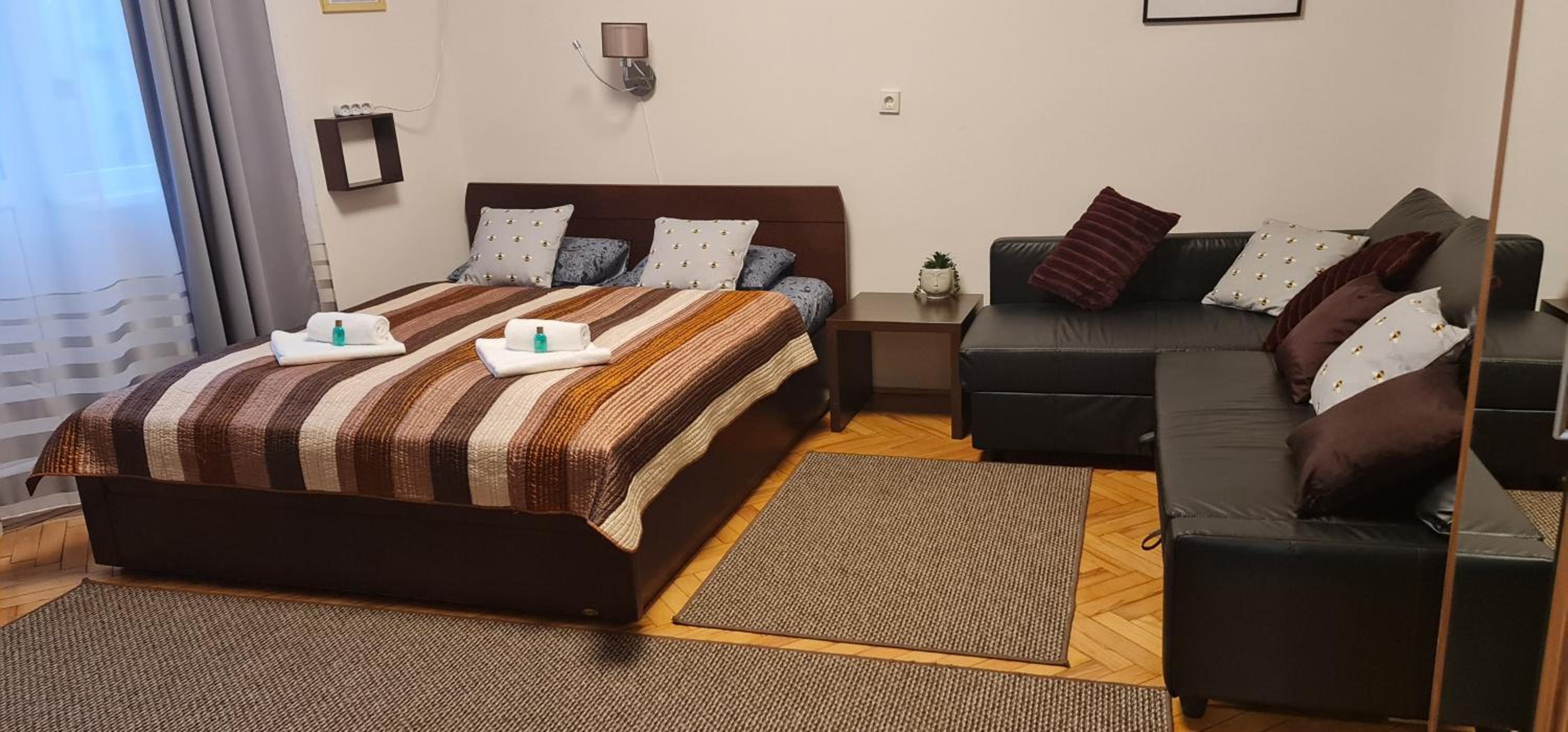 BumbleBee Apartment with AC