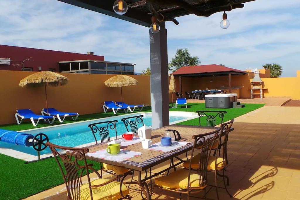 Hotel Luxury Villa At Golf Course