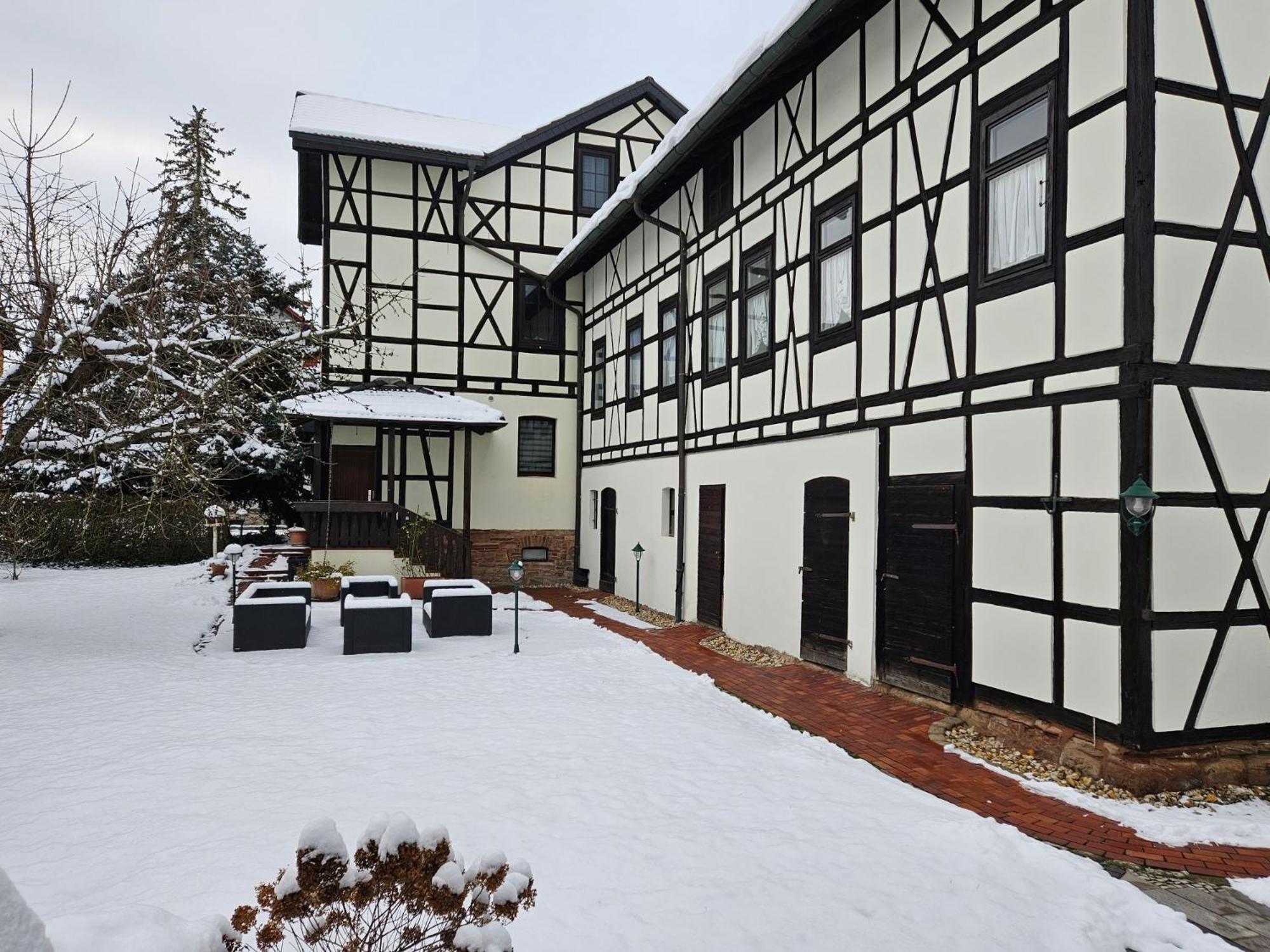 Apartments am Saalebogen mit Gartenterrasse, Grillkamin und freie Parkplätze