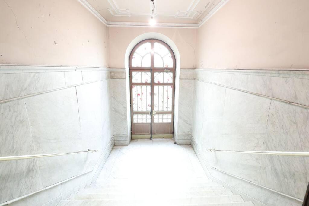 Prime Location Modern Stay