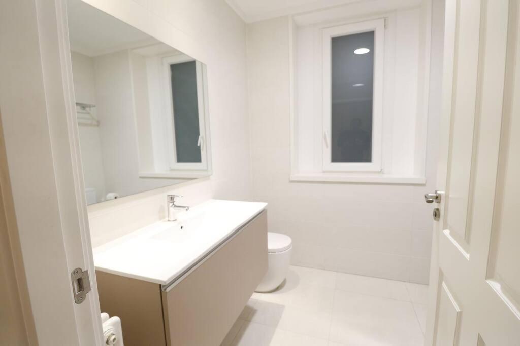 Prime Location Modern Stay