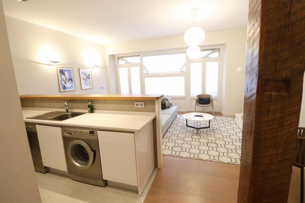 Prime Location Modern Stay