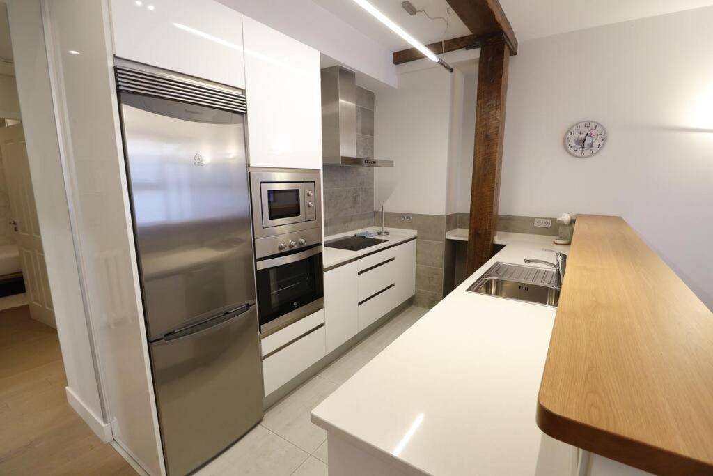 Prime Location Modern Stay