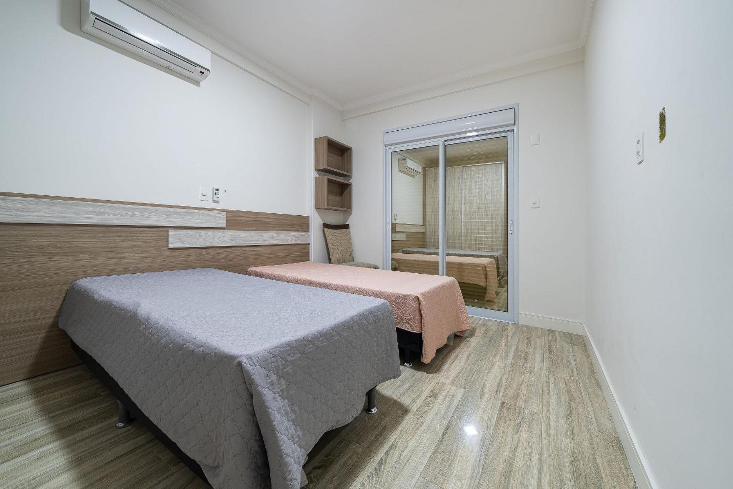 061 - Apartamento 2 dormitórios em Bombas
